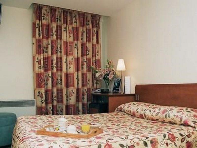 Hotel Le Montana Paris Bagian luar foto